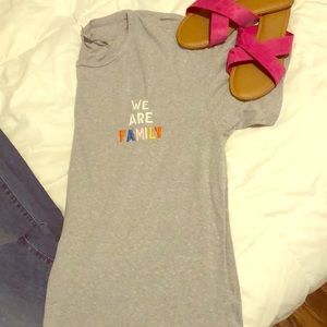 {🆕 Listing} EUC We Are Family tee